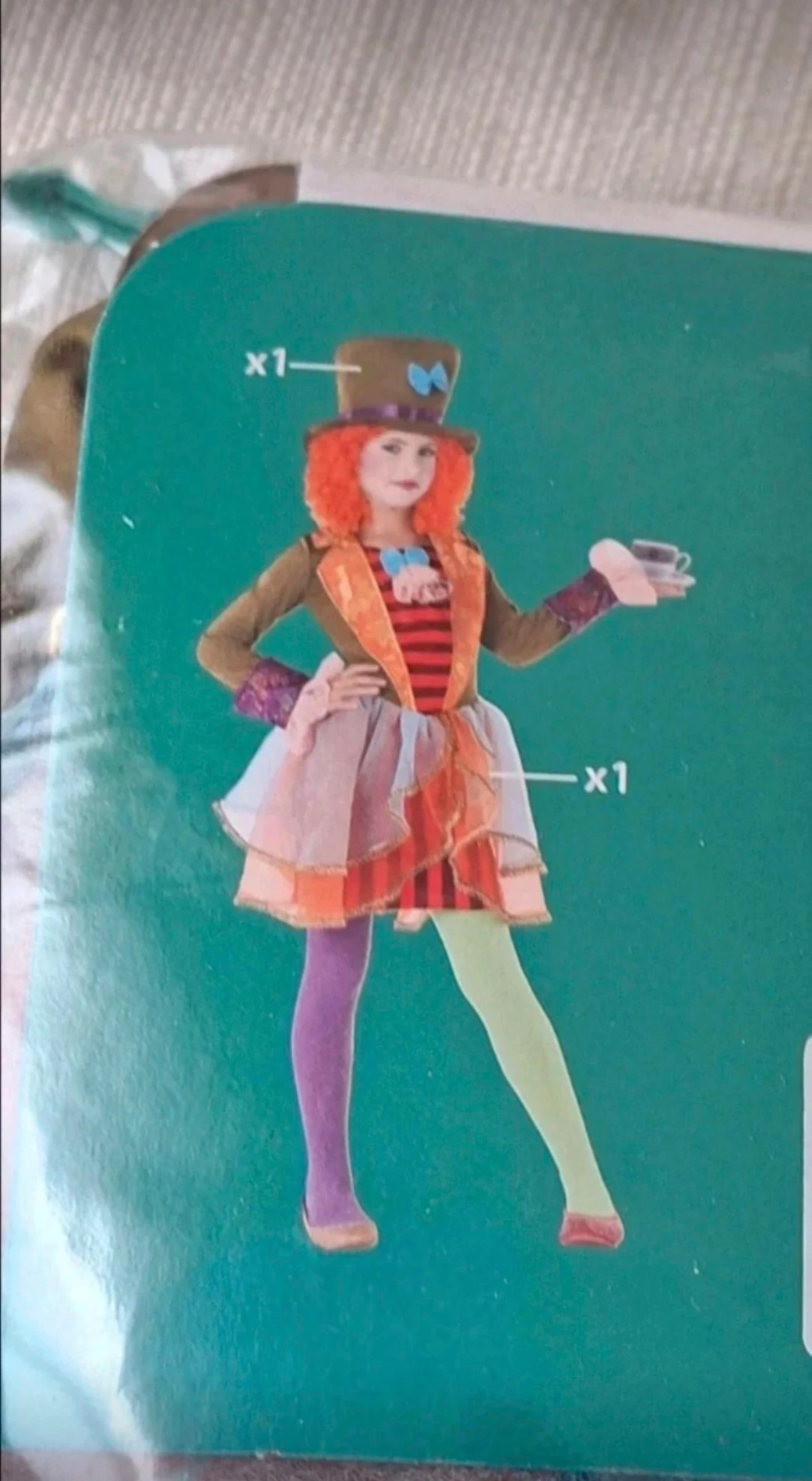 Disfraz de niña "Sombrerera Loca" talla 7-9, mas peluca – photo 9